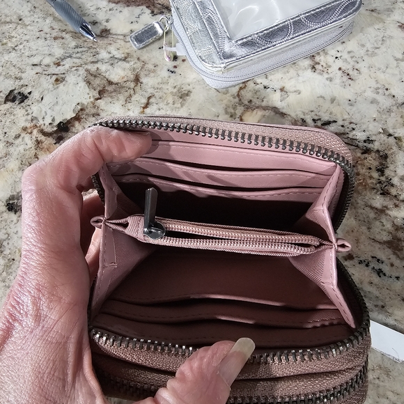 Universal Thread Mini Wallet NWOT - Picture 4 of 6